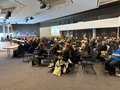 64. Deutscher Verkehrsgerichtstag Aufnahme des Veranstaltungsraum inklusive Teilnehmende.