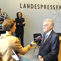 Verkehrsunfallbilanz 2025 NRW-Innenminister Herbert Reul im Interview mit einer Reporterin.